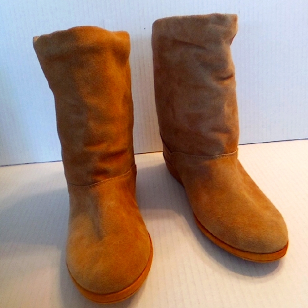 FUN STEP Tan Suede Boots